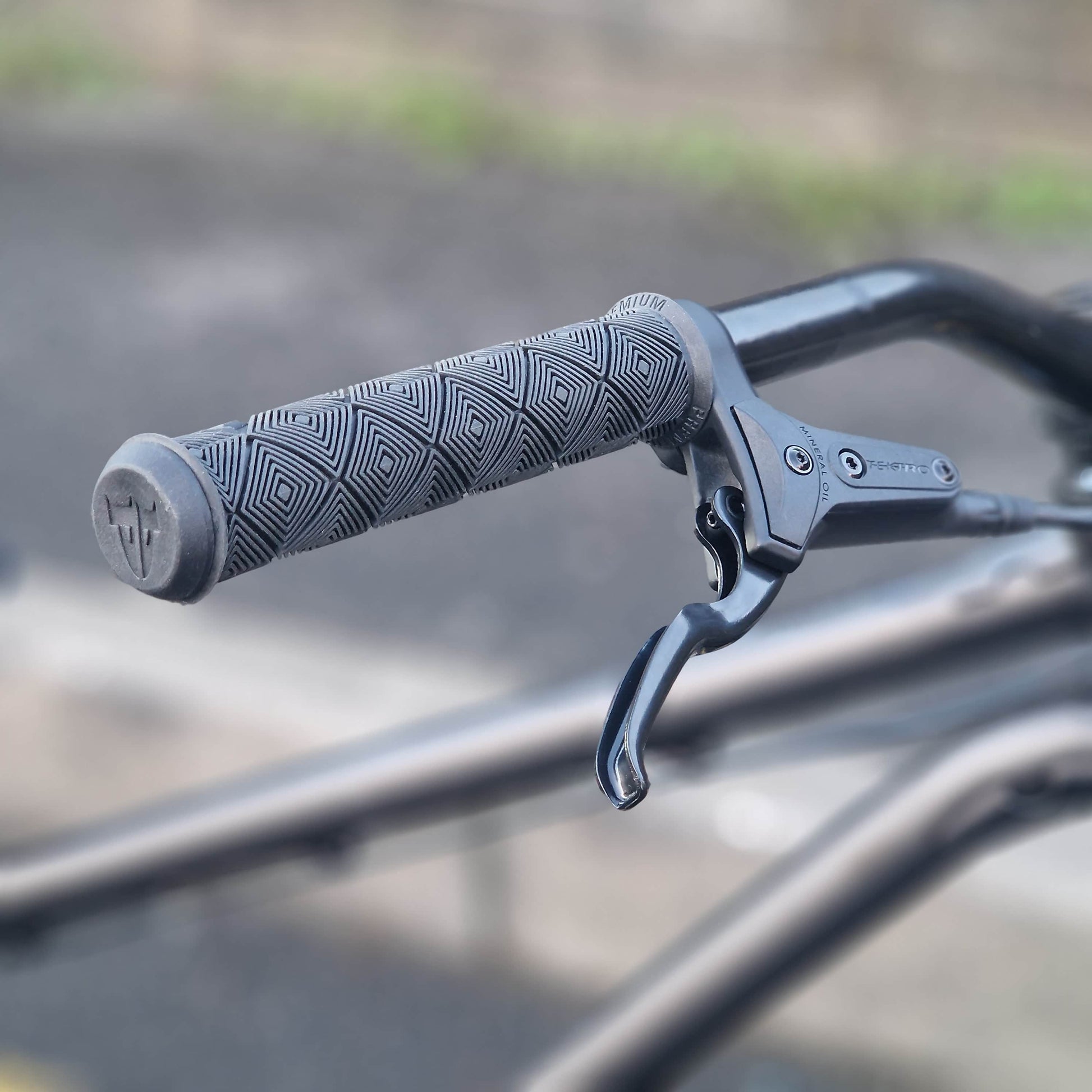 Haro Bikes Matte Black Haro Steel Reserve 2.0 26" Hardtail Dirt Jump Bike Matte Black