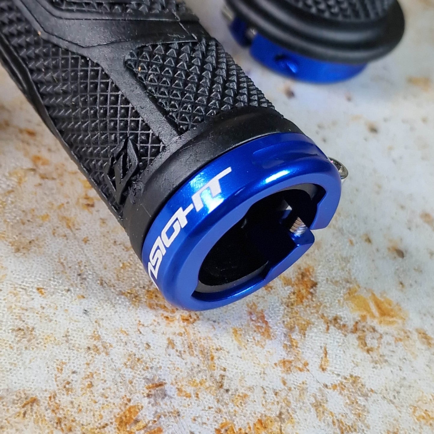 Insight BMX Racing Insight C.O.G.S Lock-On 130mm Grips