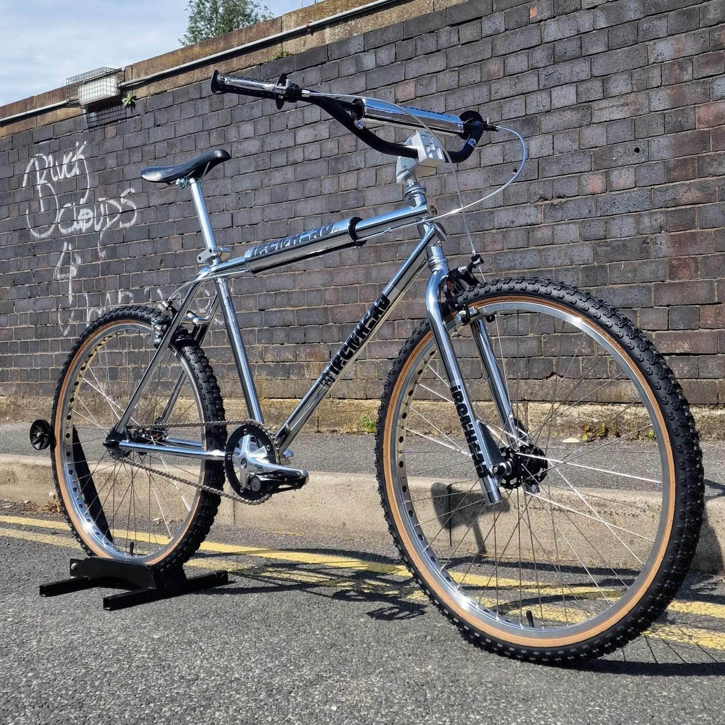 IRONHEAD Old School BMX Chrome / 26 Inch Ironhead Custom 26 Inch Cruiser Bike Chrome / Black