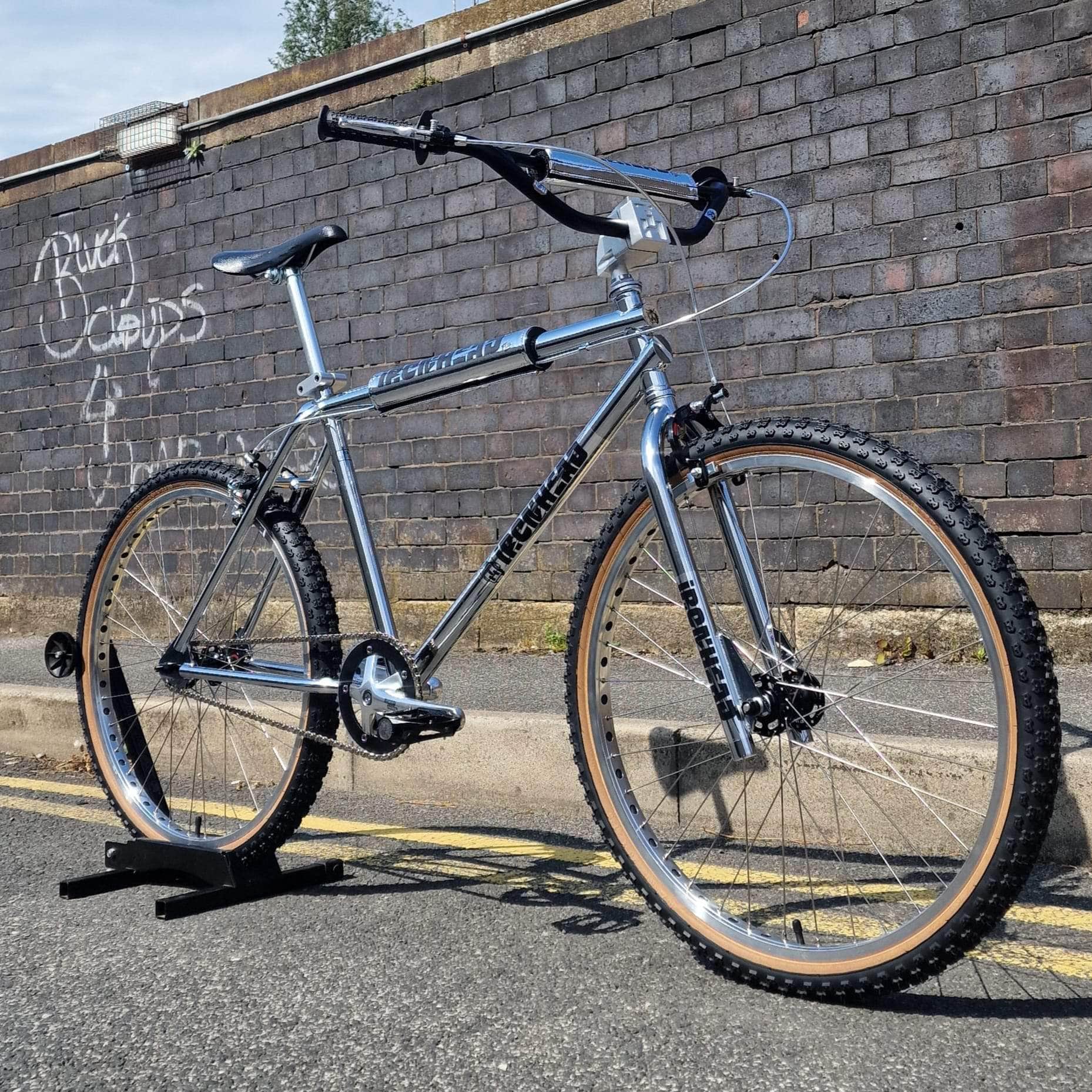 IRONHEAD Old School BMX Chrome / 26 Inch Ironhead Custom 26 Inch Cruiser Bike Chrome / Black