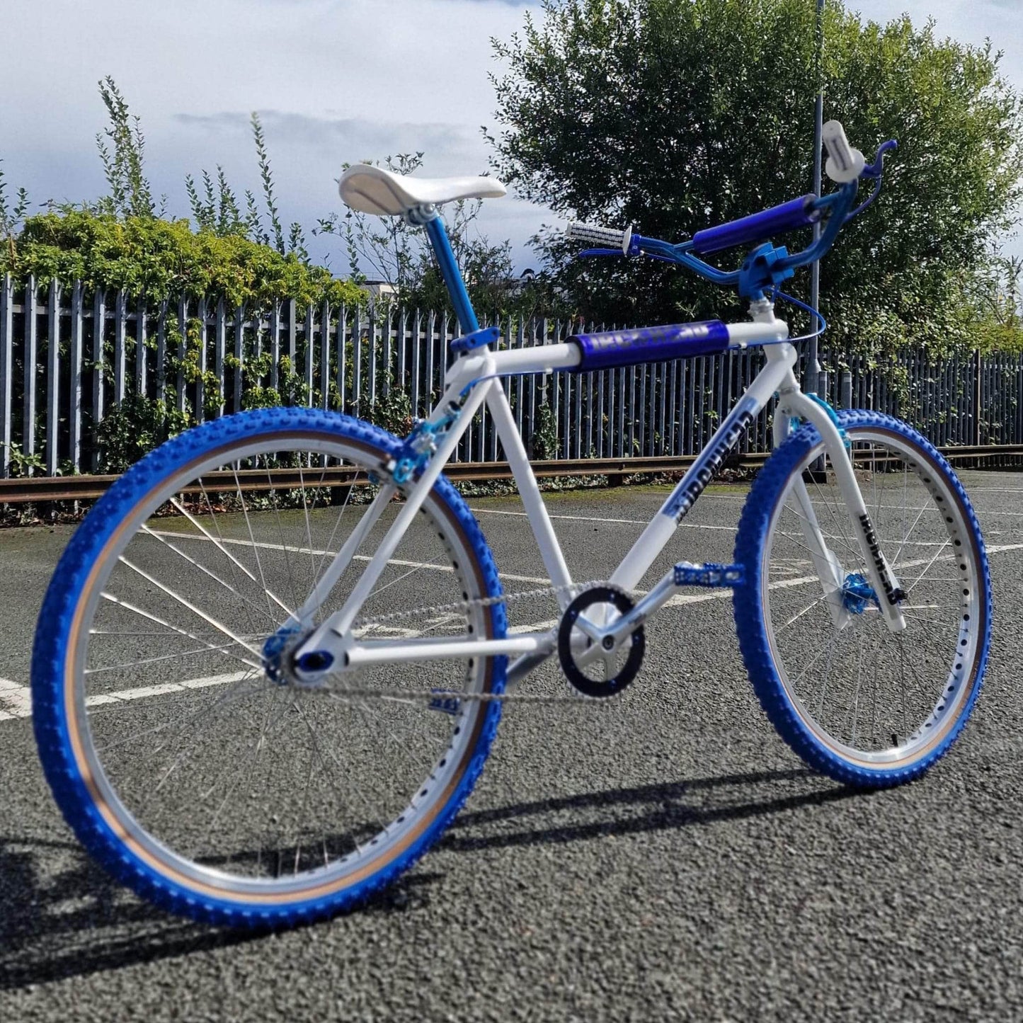 IRONHEAD Old School BMX Bikes White / Blue / 26 Inch Ironhead Custom 26 Inch Cruiser Bike White / Bllue