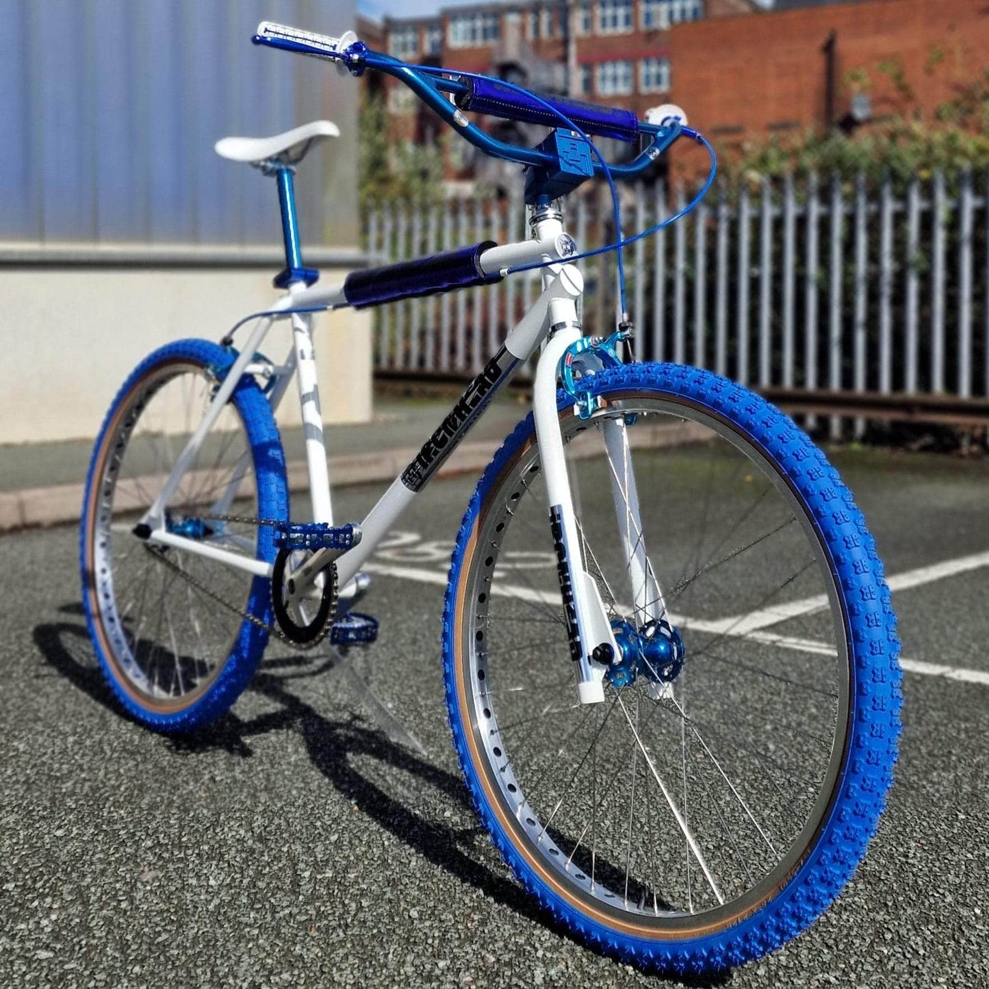 IRONHEAD Old School BMX Bikes White / Blue / 26 Inch Ironhead Custom 26 Inch Cruiser Bike White / Bllue