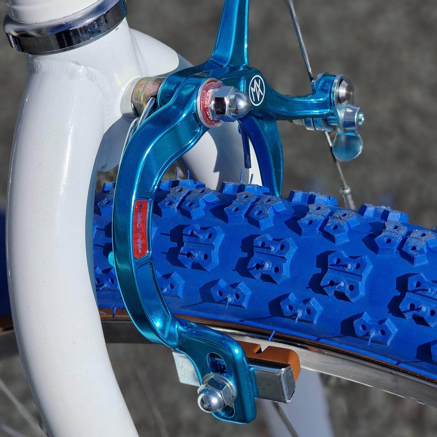 IRONHEAD Old School BMX Bikes White / Blue / 26 Inch Ironhead Custom 26 Inch Cruiser Bike White / Bllue