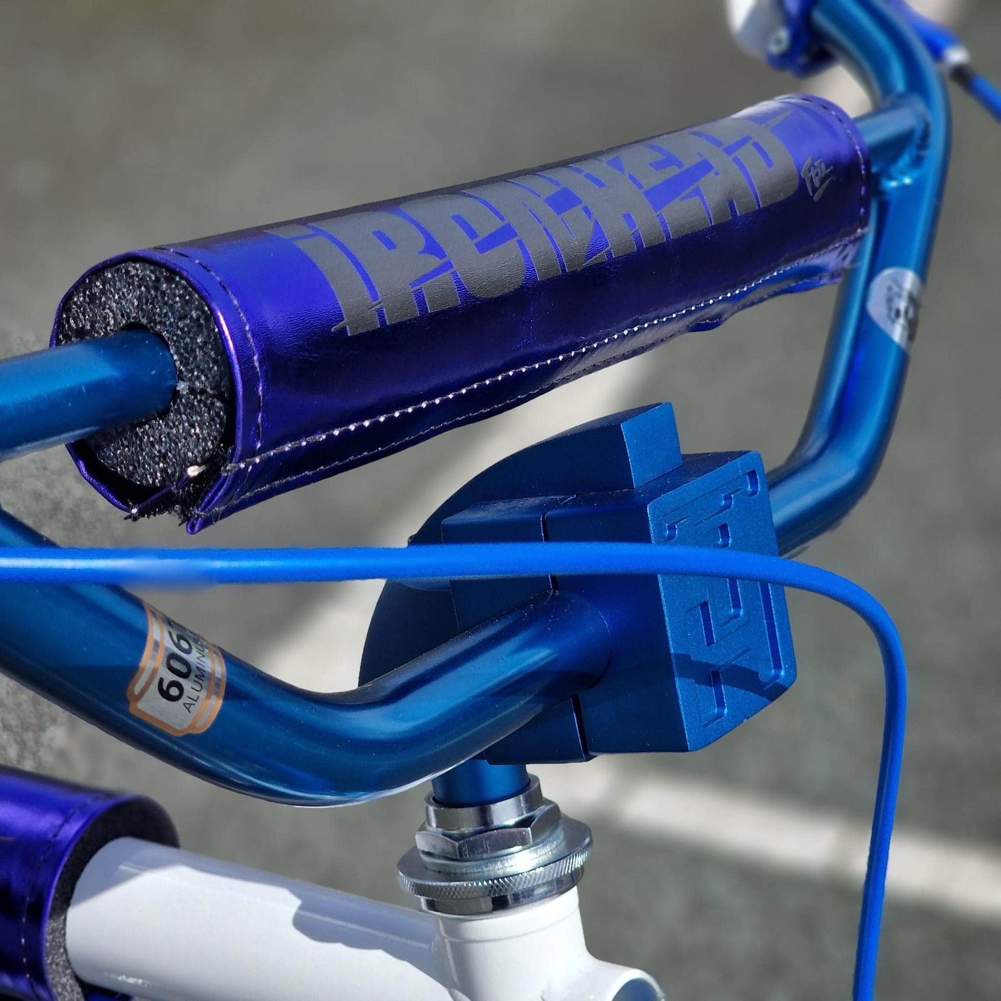 IRONHEAD Old School BMX Bikes White / Blue / 26 Inch Ironhead Custom 26 Inch Cruiser Bike White / Bllue