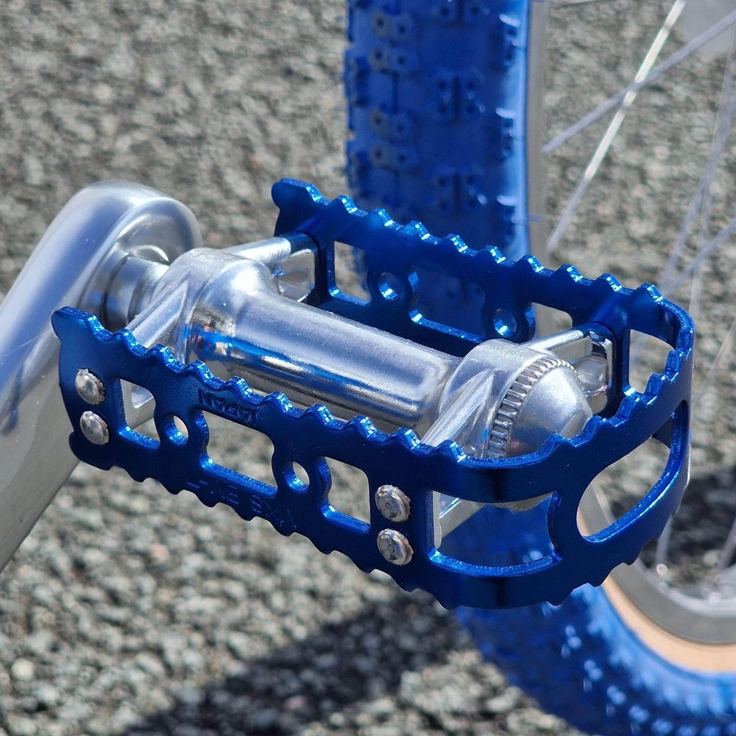 IRONHEAD Old School BMX Bikes White / Blue / 26 Inch Ironhead Custom 26 Inch Cruiser Bike White / Bllue