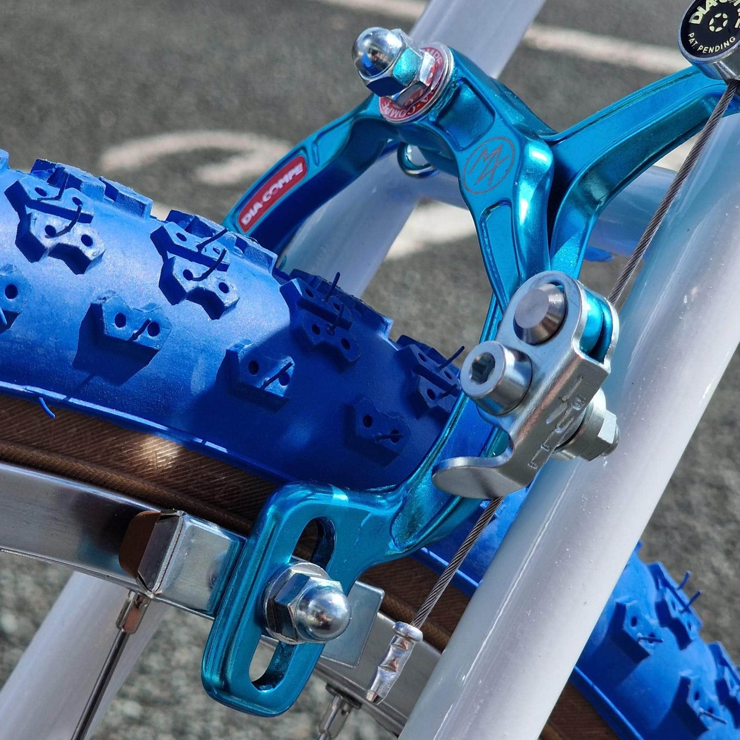 IRONHEAD Old School BMX Bikes White / Blue / 26 Inch Ironhead Custom 26 Inch Cruiser Bike White / Bllue