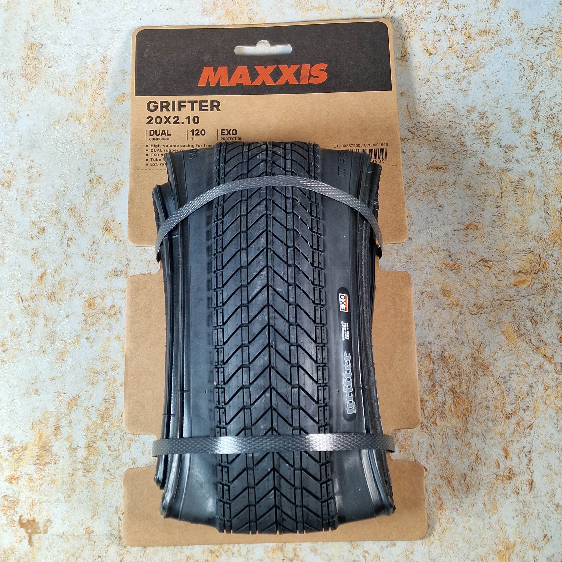2 Maxxis Larsen Oriflamme MTB Tires 26x2.0 Folding - 120 TPI Knobby Tread