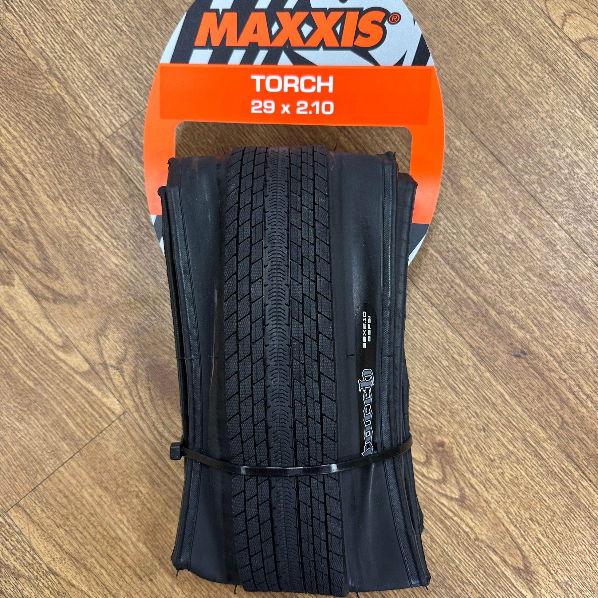 2 Maxxis Larsen Oriflamme MTB Tires 26x2.0 Folding - 120 TPI Knobby Tread
