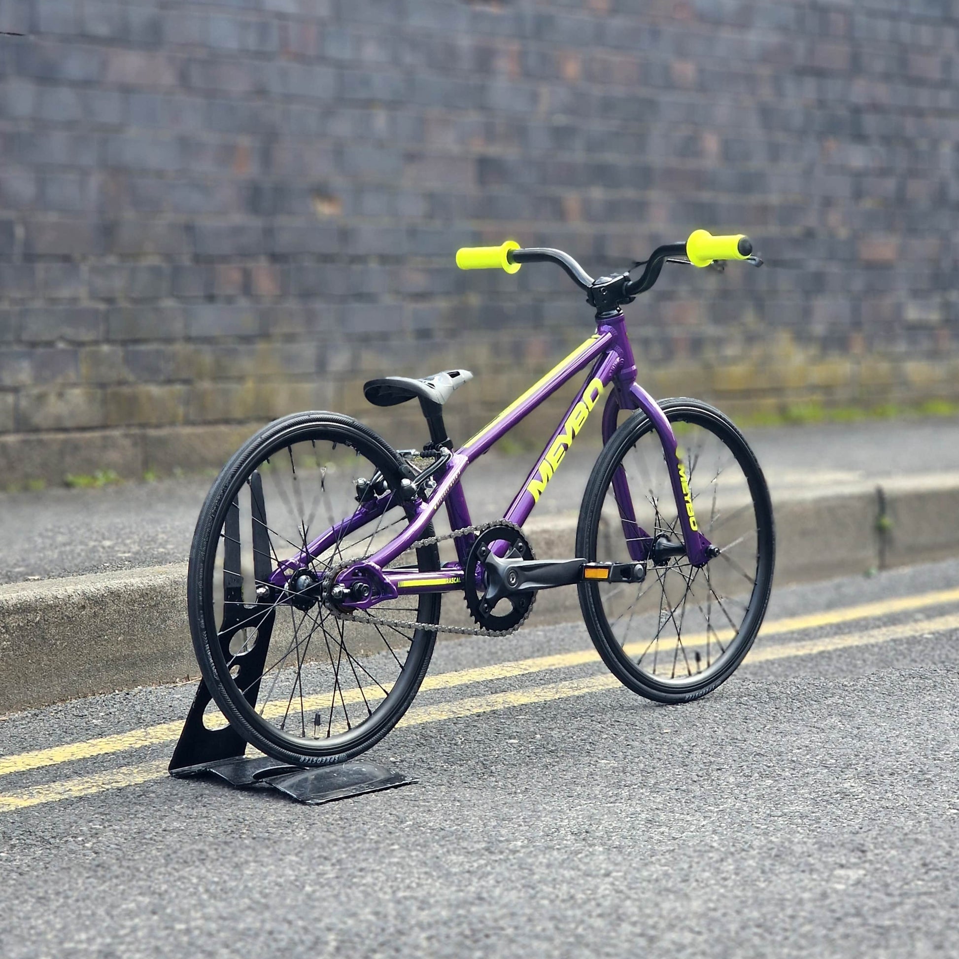 Meybo BMX Racing Bikes Micro Meybo 2026 Rascal Micro 18" Race Bike Purple / Neon Yellow