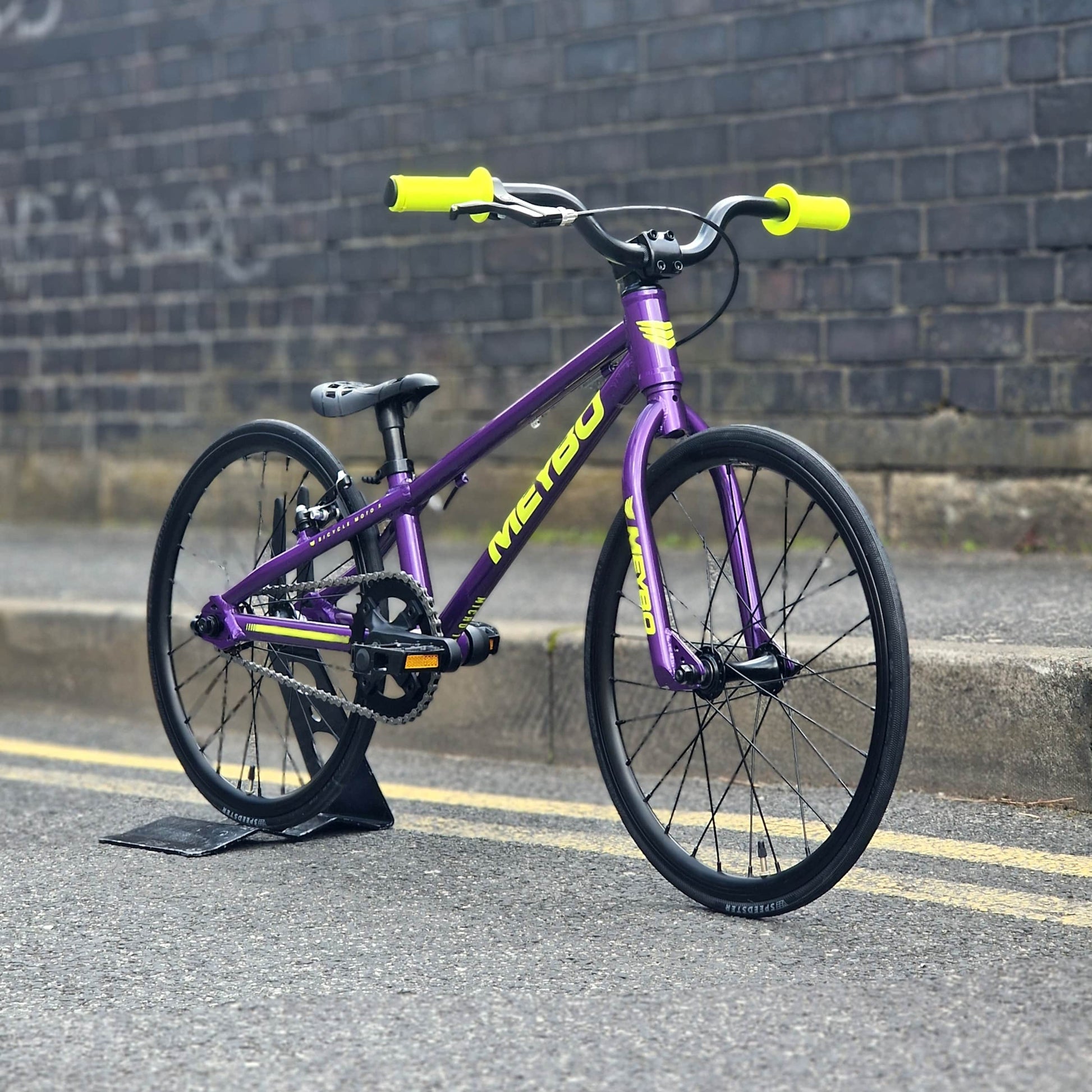 Meybo BMX Racing Bikes Micro Meybo 2026 Rascal Micro 18" Race Bike Purple / Neon Yellow