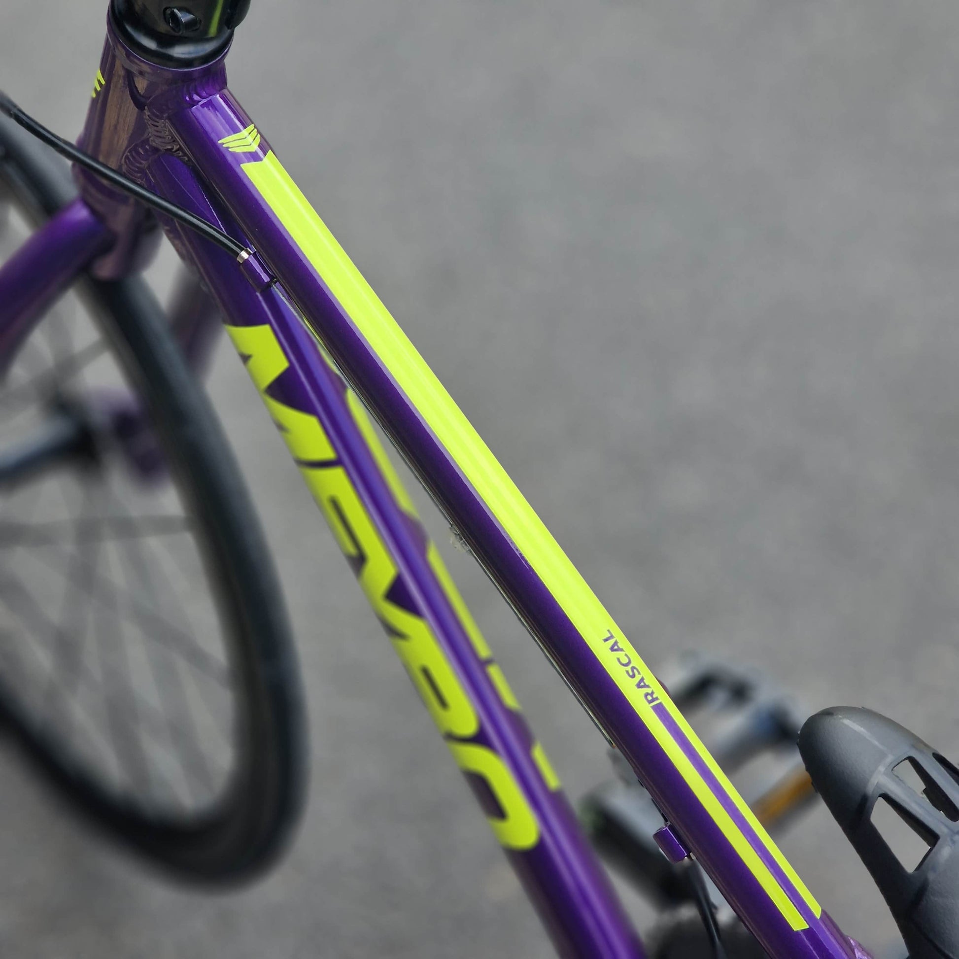 Meybo BMX Racing Bikes Micro Meybo 2026 Rascal Micro 18" Race Bike Purple / Neon Yellow