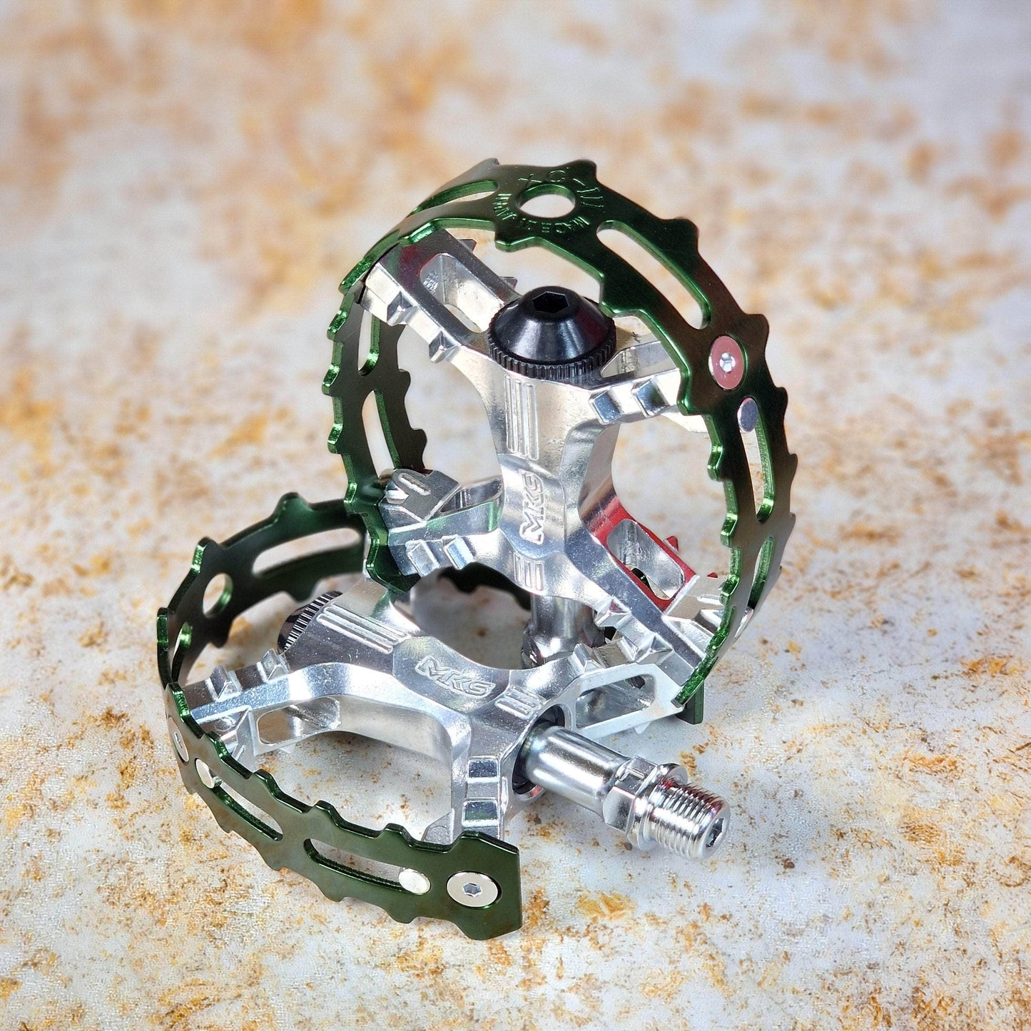 MKS Old School BMX 9/16" / Green MKS XC-III Sealed Bear Trap Pedals