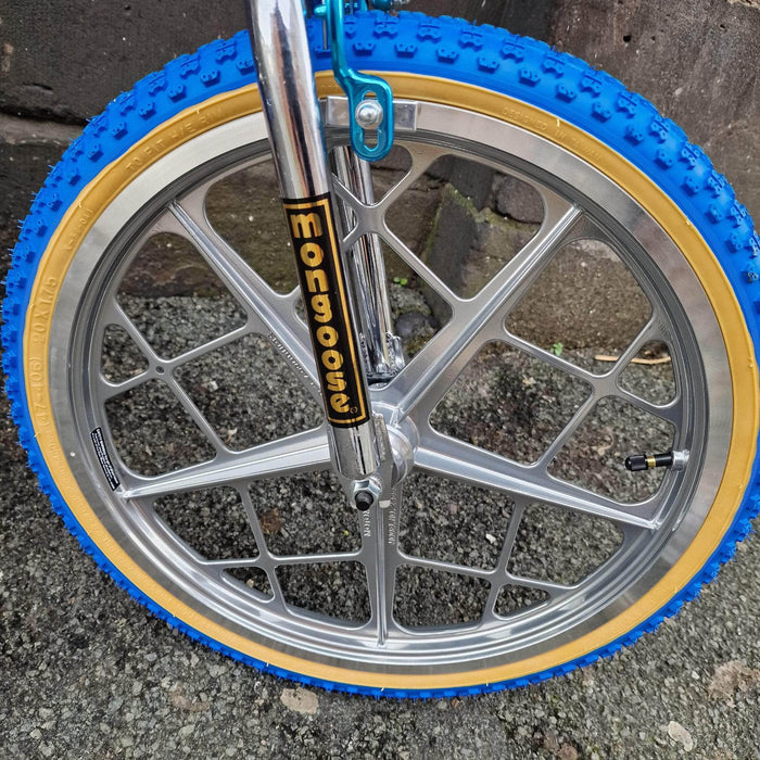 Mongoose Old School BMX Chrome / Blue Mongoose 1982 California Special Bike with Motomag Wheels Chrome