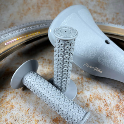 Alans BMX Magnesium Grey Panaracer Tyres / Flyte Tech Seat / Kastan Grips Kit