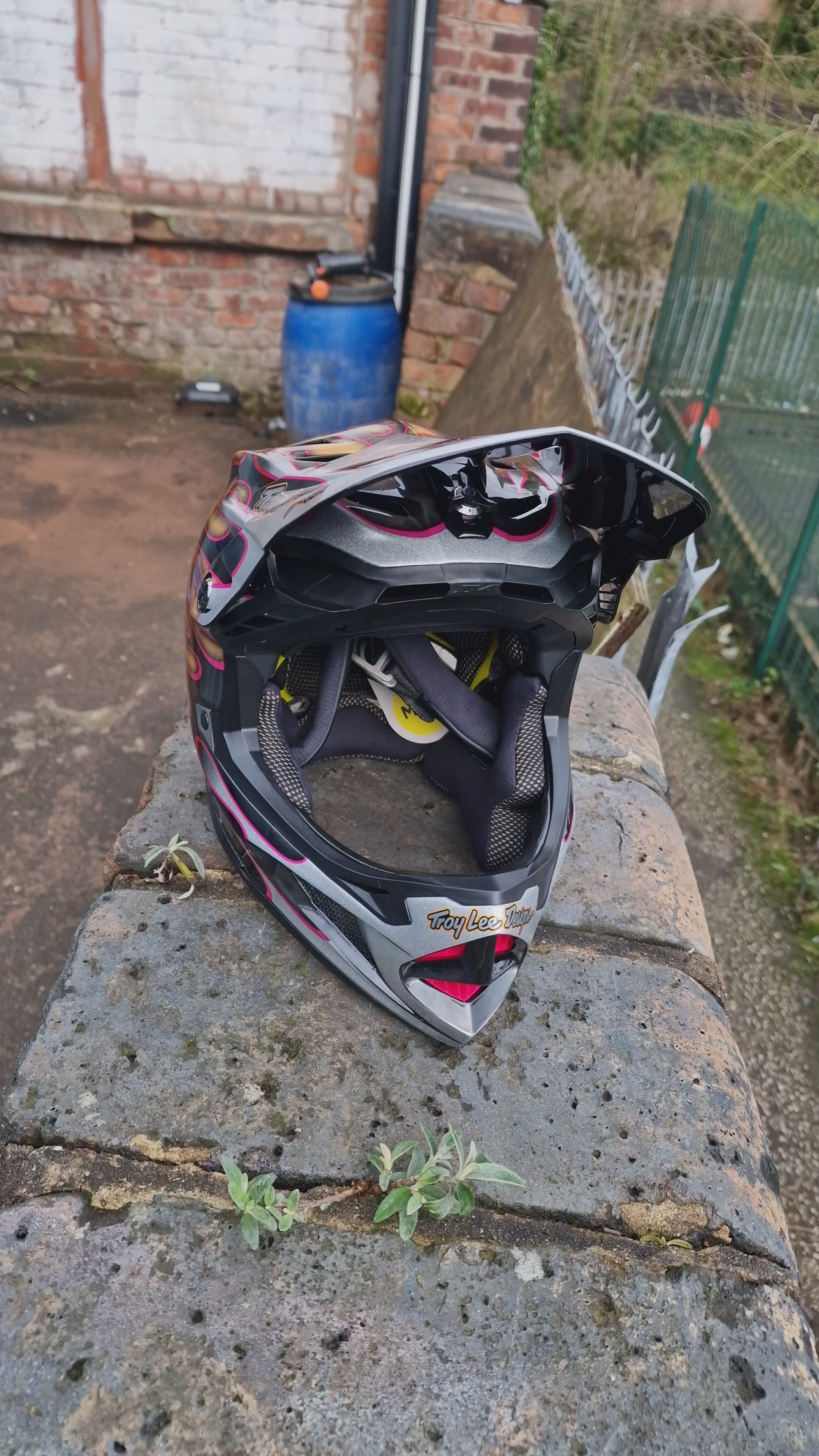 Troy Lee Designs D4 Carbon Helmet Overspray Gold / Black | Alans BMX
