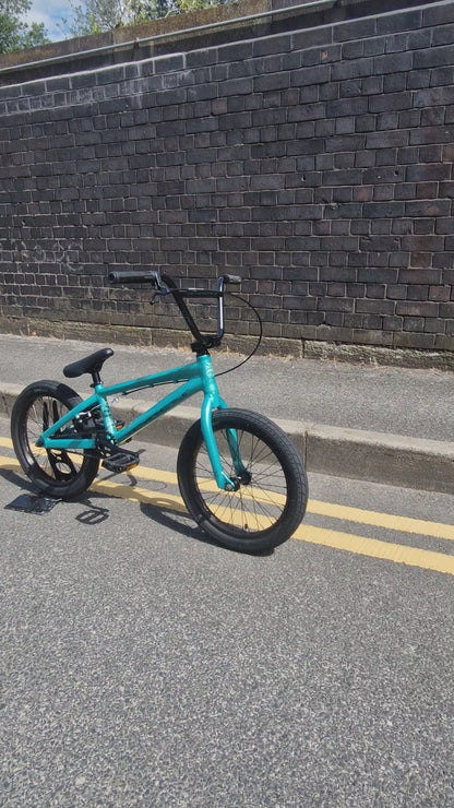 We The People Aerox 18 inch Bike Cool Green Metallic
