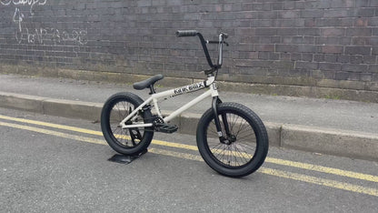 Kink 2027 Kicker 18 Inch Bike Glacier White