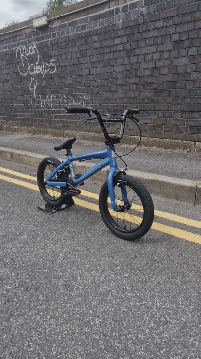 We The People Aerox 16 inch Bike Midnight Blue Metallic