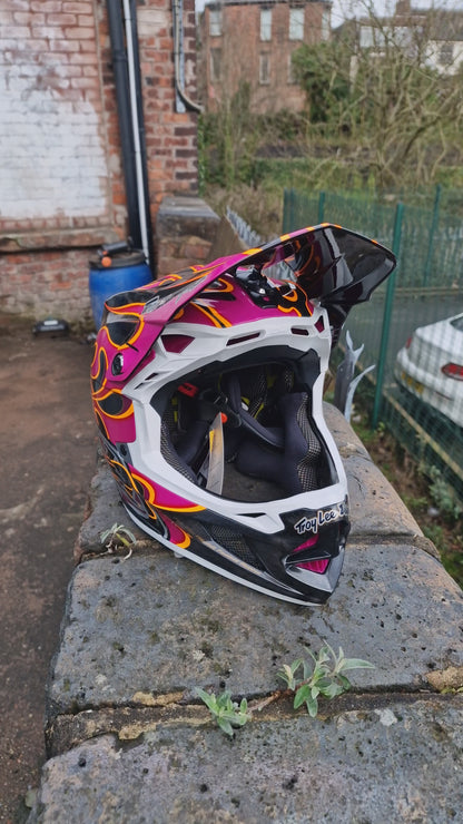 Troy Lee Designs D4 Carbon Helmet Torched Carbon / Magenta