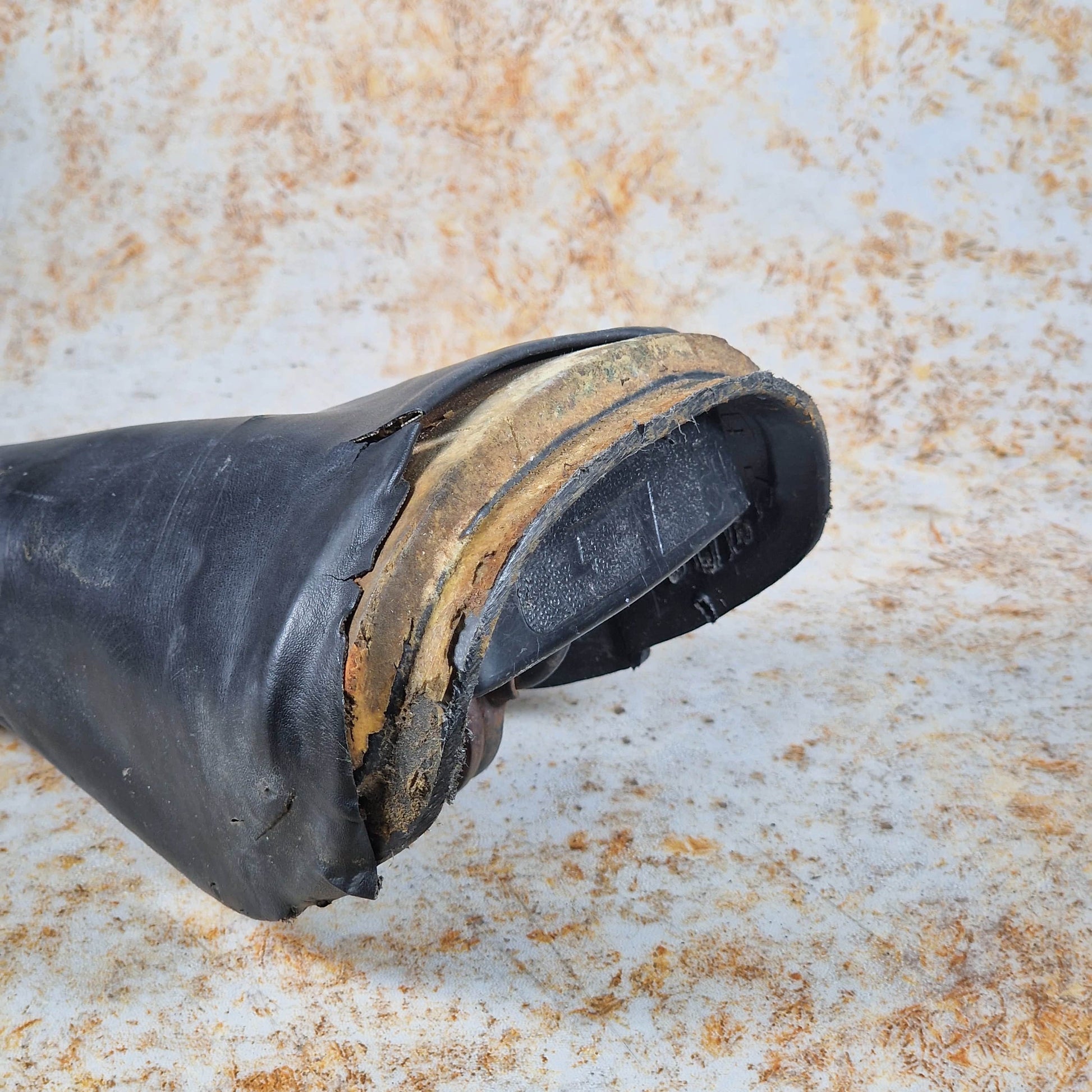 Alans BMX Previously owned DAMAGED GT Seat Black