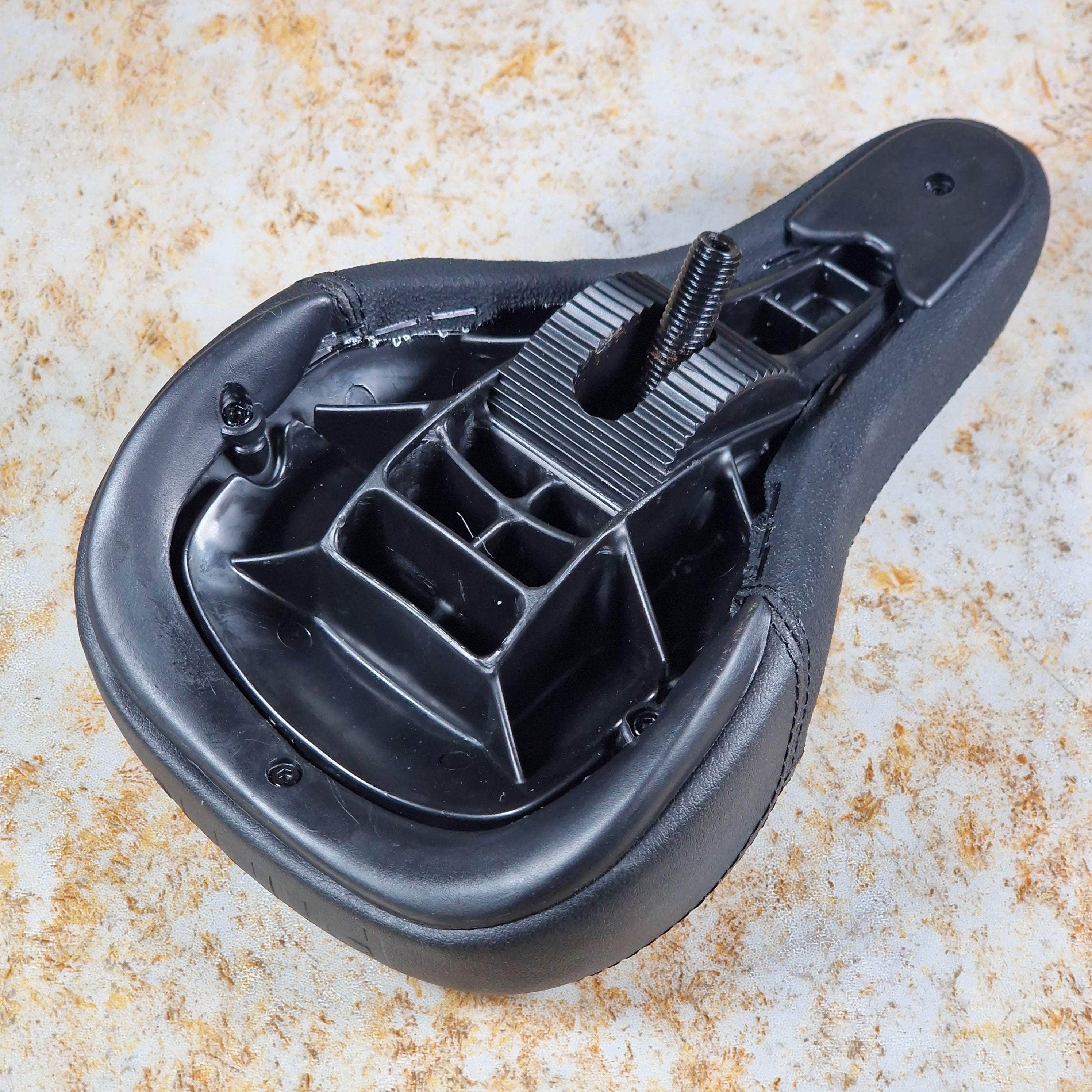 FAT PRIMO サイズFAT(XL) Primo Pro Fat Pivotal BMX Seat Black | Alans BMX