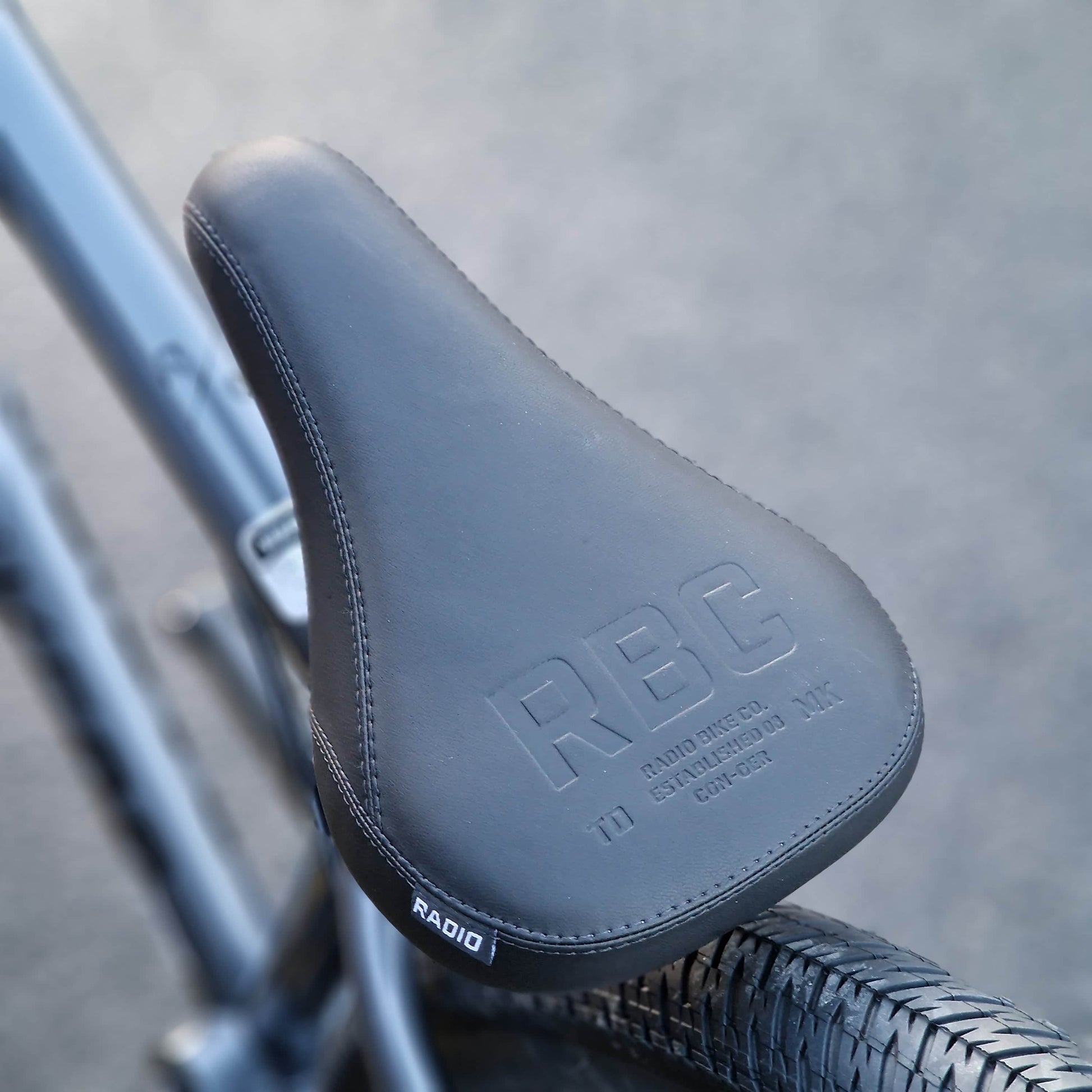 Radio BMX Bikes Graphit Silver Radio Asura Pro 26 Inch Dirt Jump Bike Graphit Silver