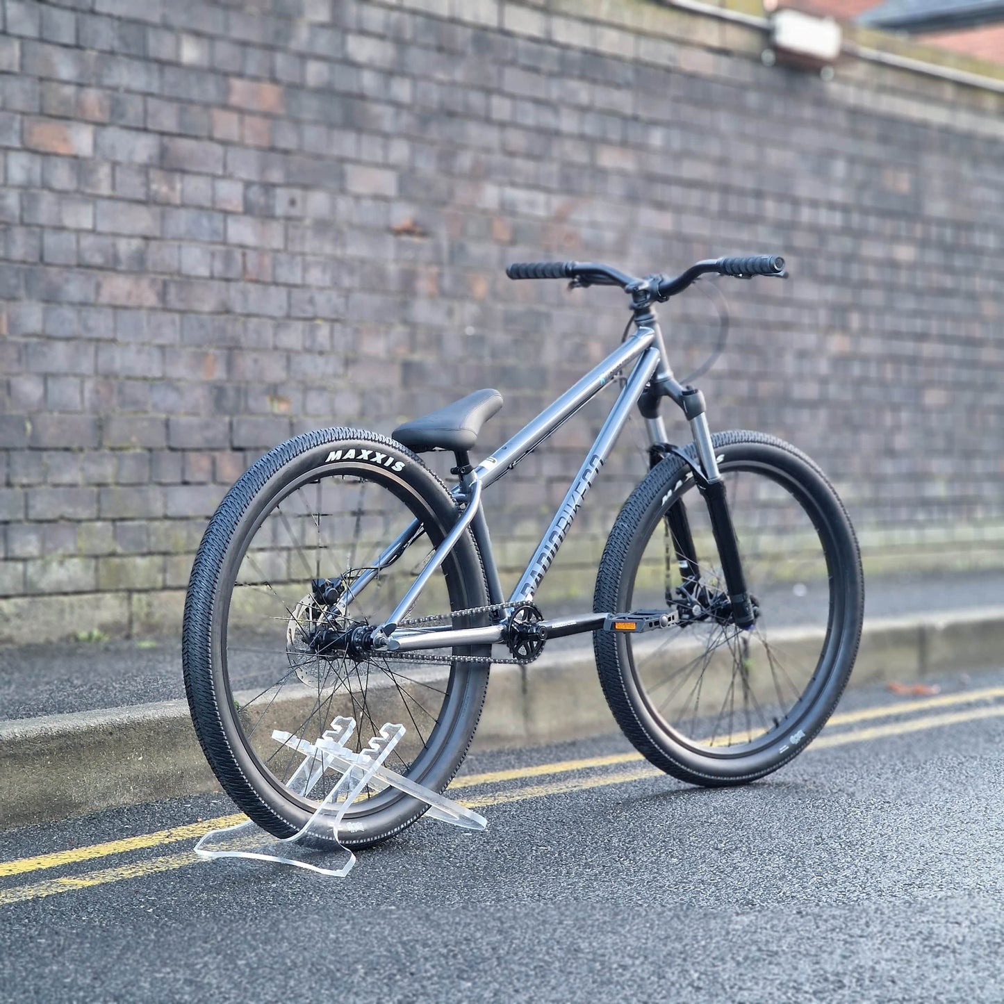 Radio BMX Bikes Graphit Silver Radio Asura Pro 26 Inch Dirt Jump Bike Graphit Silver