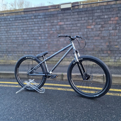 Radio BMX Bikes Graphit Silver Radio Asura Pro 26 Inch Dirt Jump Bike Graphit Silver