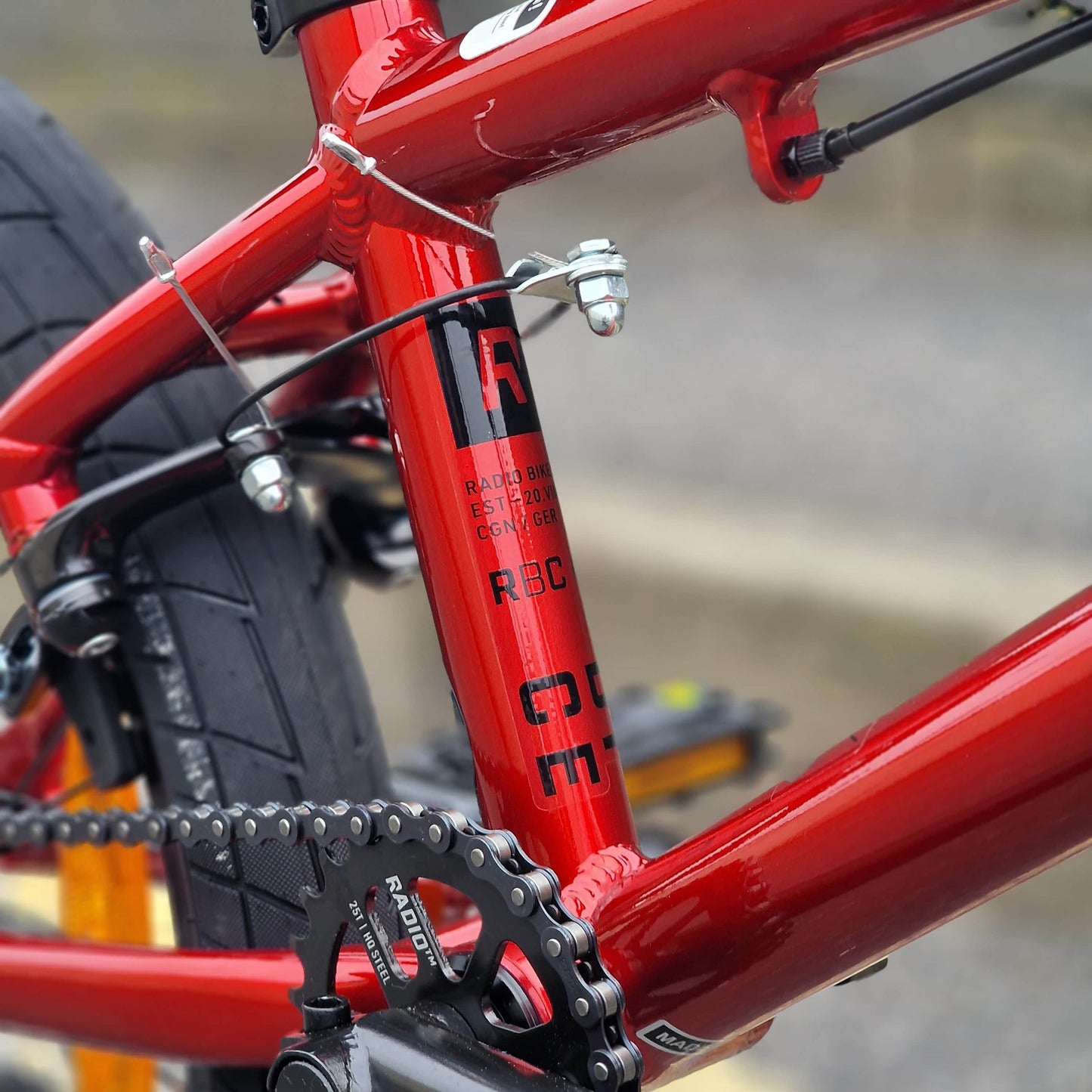 Radio BMX Bikes Candy Red Radio Dice 20 Inch Bike Candy Red