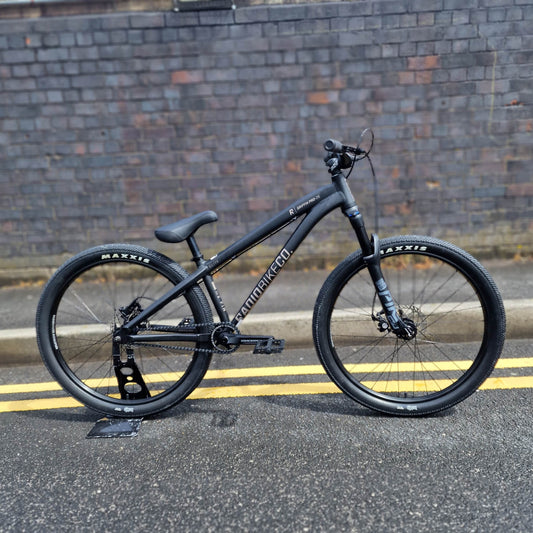 Radio BMX Bikes Black Radio Griffin Pro Elite 26 Inch Dirt Jump Bike Matt Black