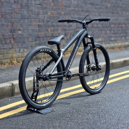 Radio BMX Bikes Black Radio Griffin Pro Elite 26 Inch Dirt Jump Bike Matt Black