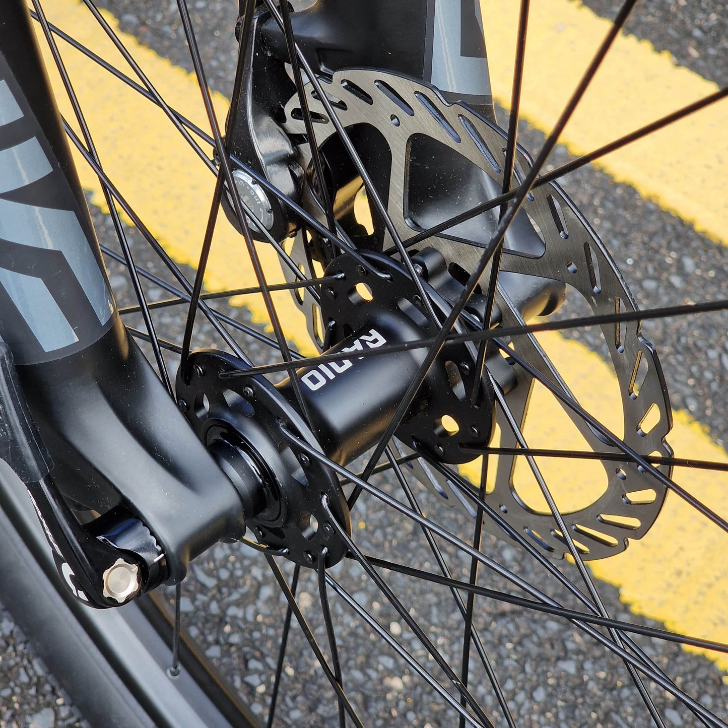 Radio BMX Bikes Black Radio Griffin Pro Elite 26 Inch Dirt Jump Bike Matt Black
