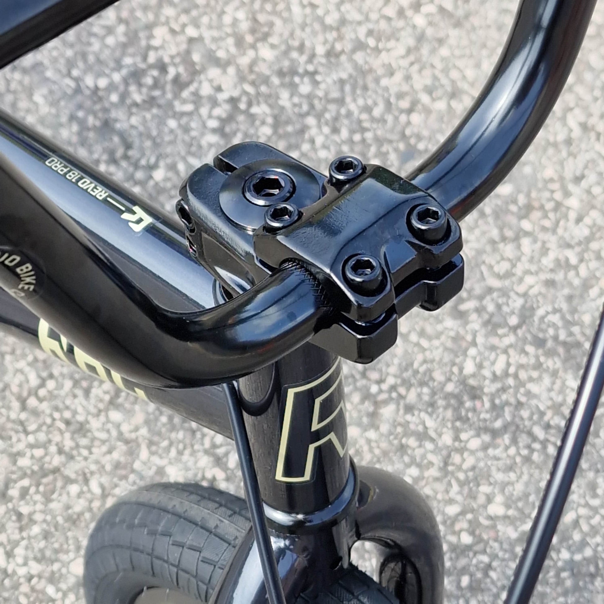 Radio BMX Bikes Radio Revo Pro 18 Inch Bike Graphite Deluxe