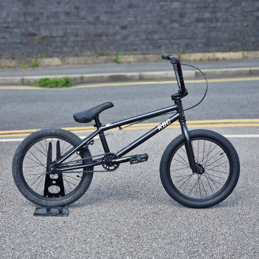 Radio BMX Bikes Radio Revo Pro 18 Inch Bike Graphite Deluxe