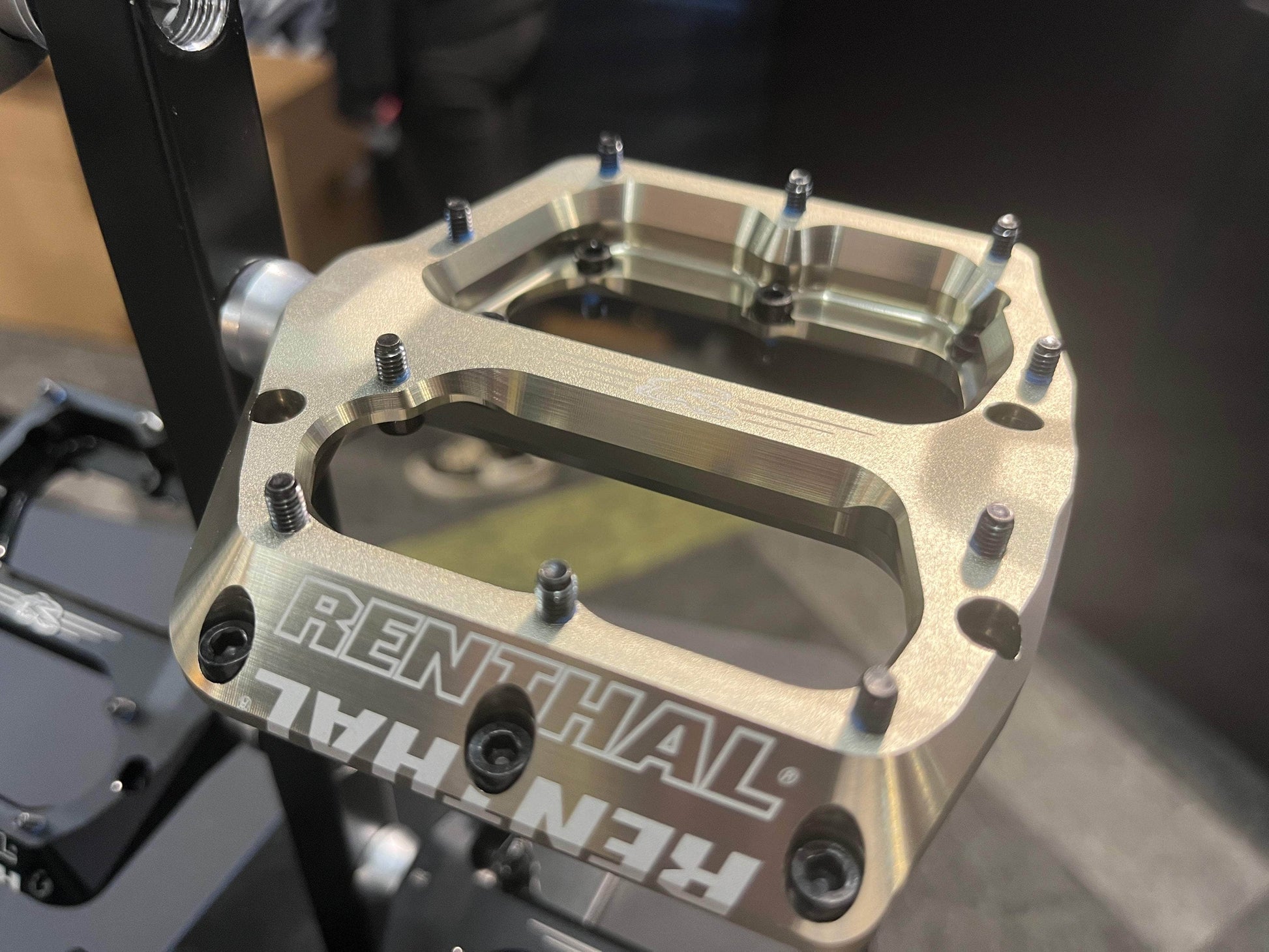 Renthal BMX Parts Renthal Revo-F Flat Sealed Bearing CNC Alloy Pedals