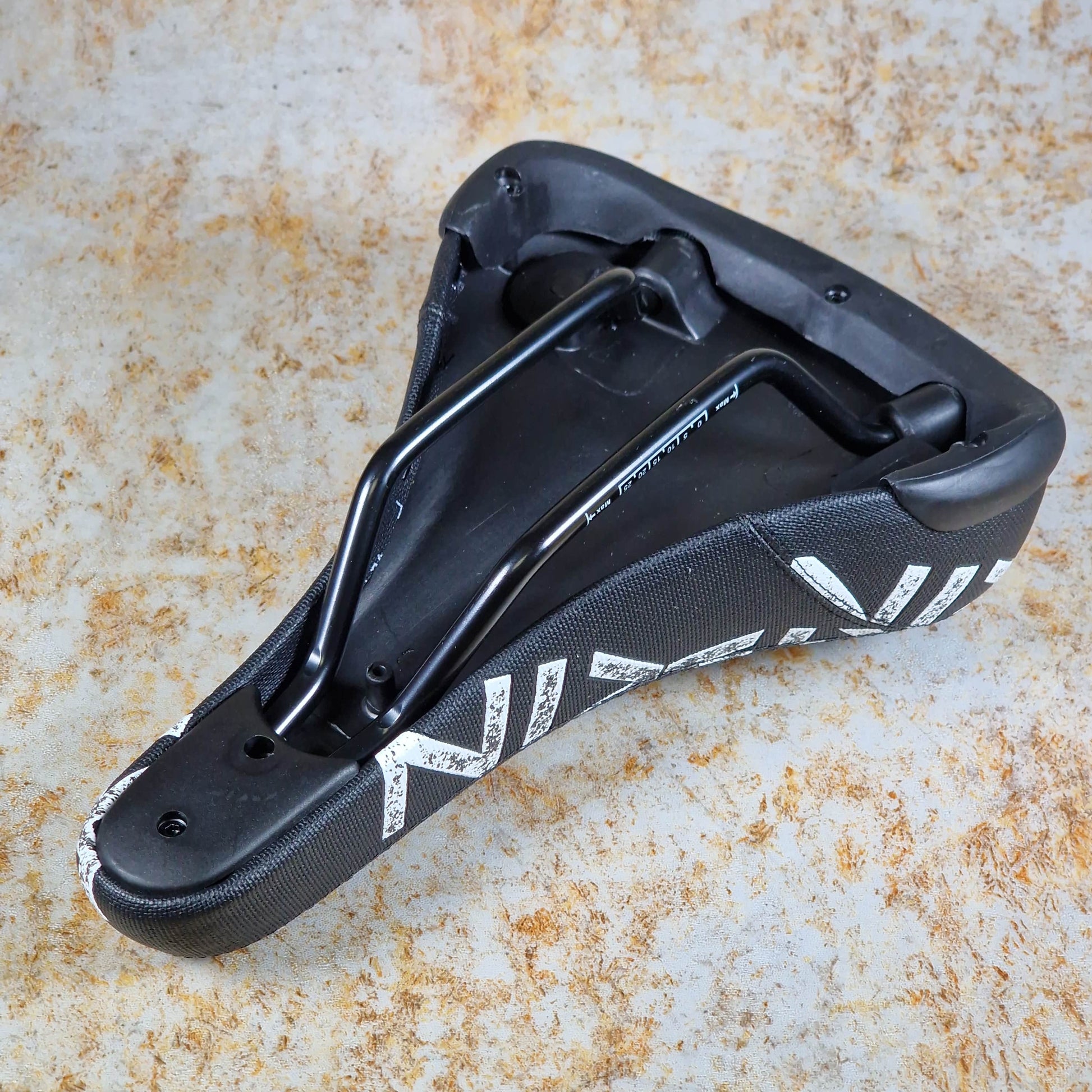 Rixin BMX Parts Fat / Black/White Rixin Disorder Railed Seat