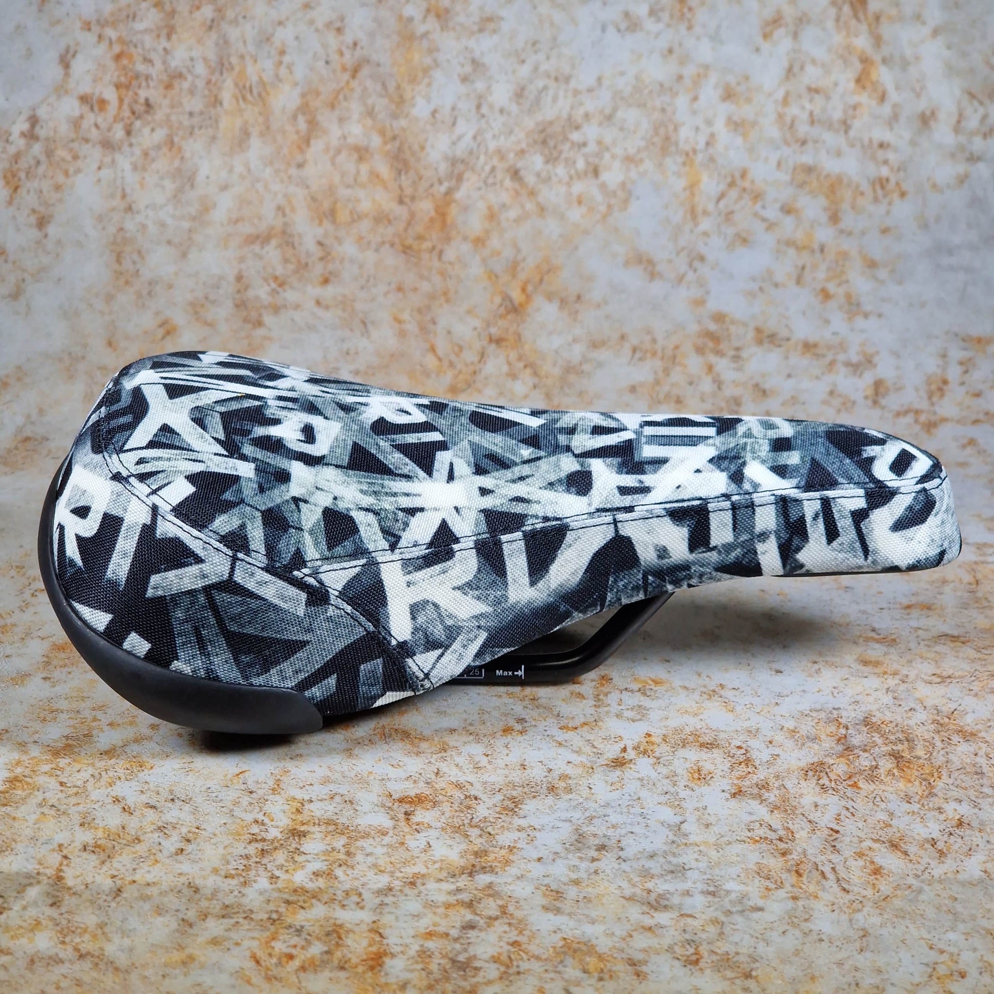 Rixin BMX Parts Fat / Black/White Rixin Noise Railed Seat