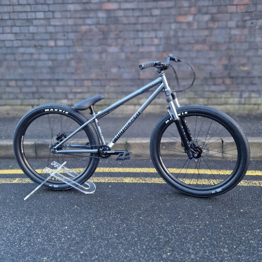 Radio Asura Pro 26 Inch Dirt Jump Bike Graphit Silver