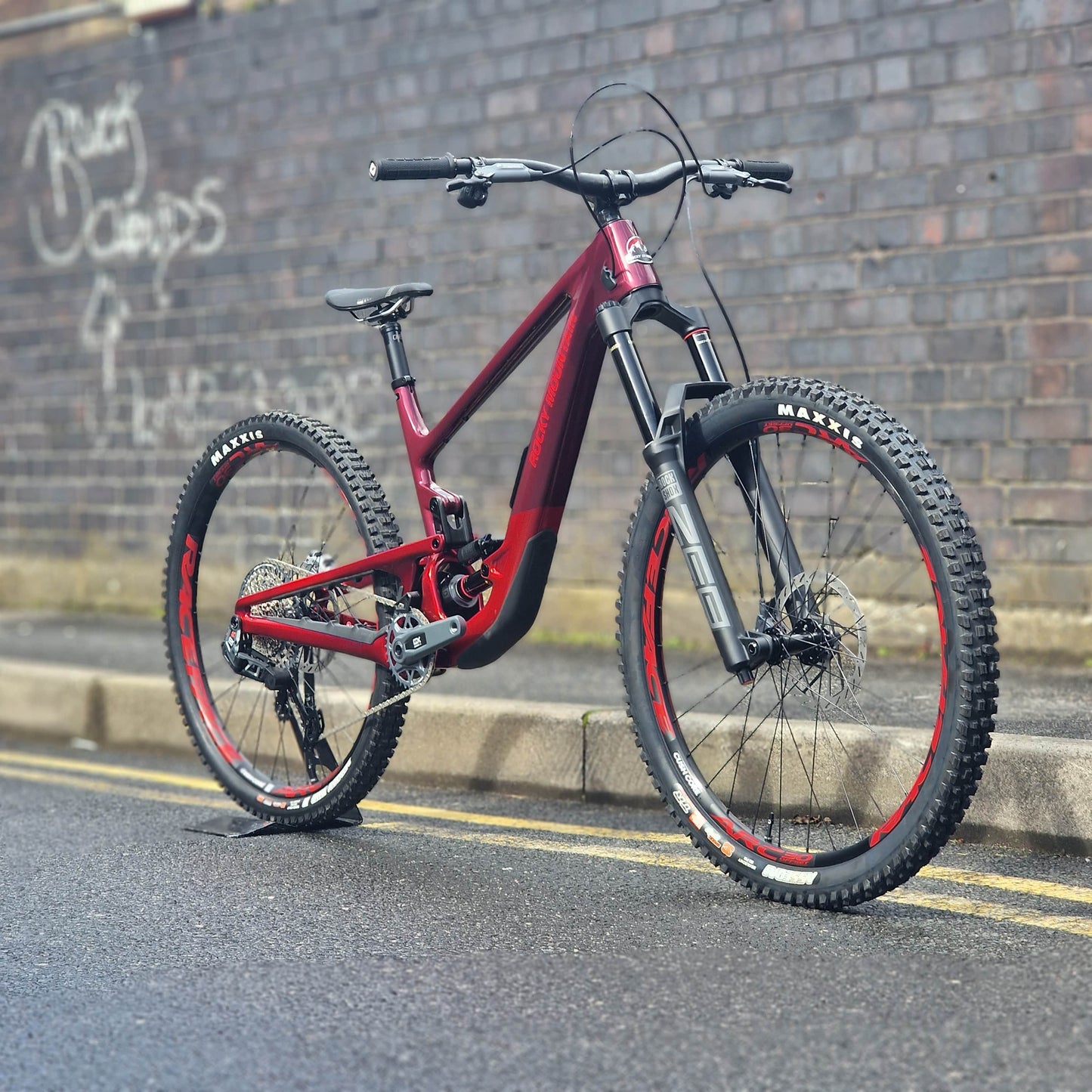 Rocky Mountain Bikes Rocky Mountain Altitude Carbon 70 Full Suspension Mountain Bike Purple / Red