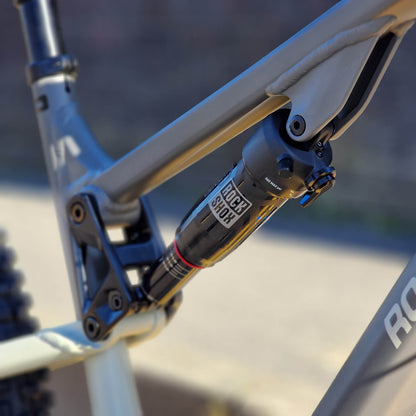 Rocky Mountain Bikes Rocky Mountain Instinct Alloy 30 Full Suspension Mountain Bike Grey / Beige