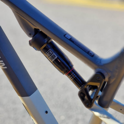 Rocky Mountain Bikes Rocky Mountain Instinct Alloy 30 Full Suspension Mountain Bike Grey / Beige