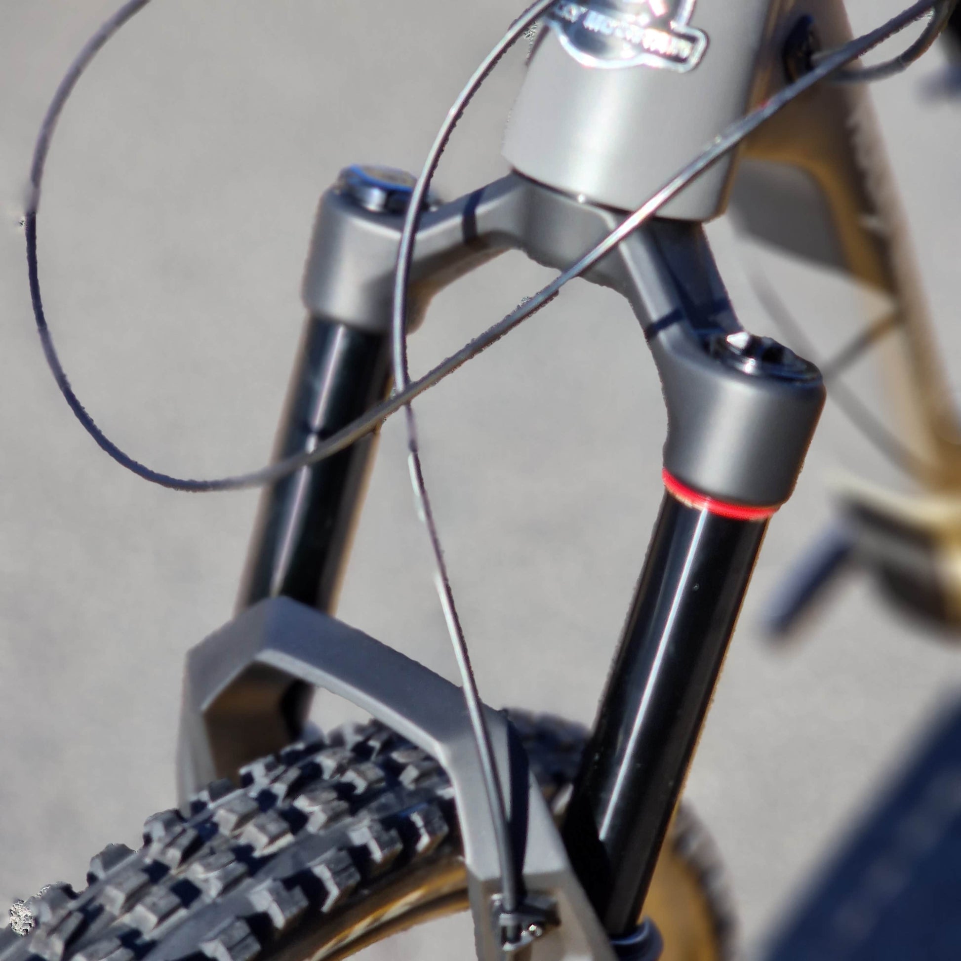 Rocky Mountain Bikes Rocky Mountain Instinct Alloy 30 Full Suspension Mountain Bike Grey / Beige