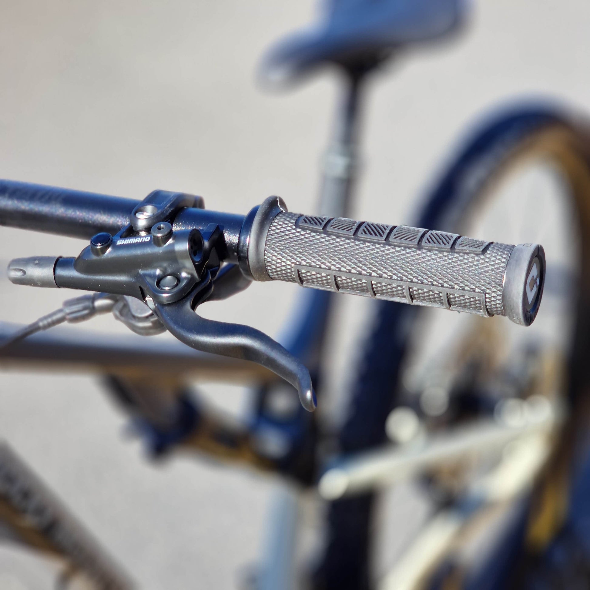 Rocky Mountain Bikes Rocky Mountain Instinct Alloy 30 Full Suspension Mountain Bike Grey / Beige