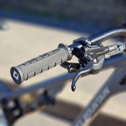 Rocky Mountain Bikes Rocky Mountain Instinct Alloy 30 Full Suspension Mountain Bike Grey / Beige