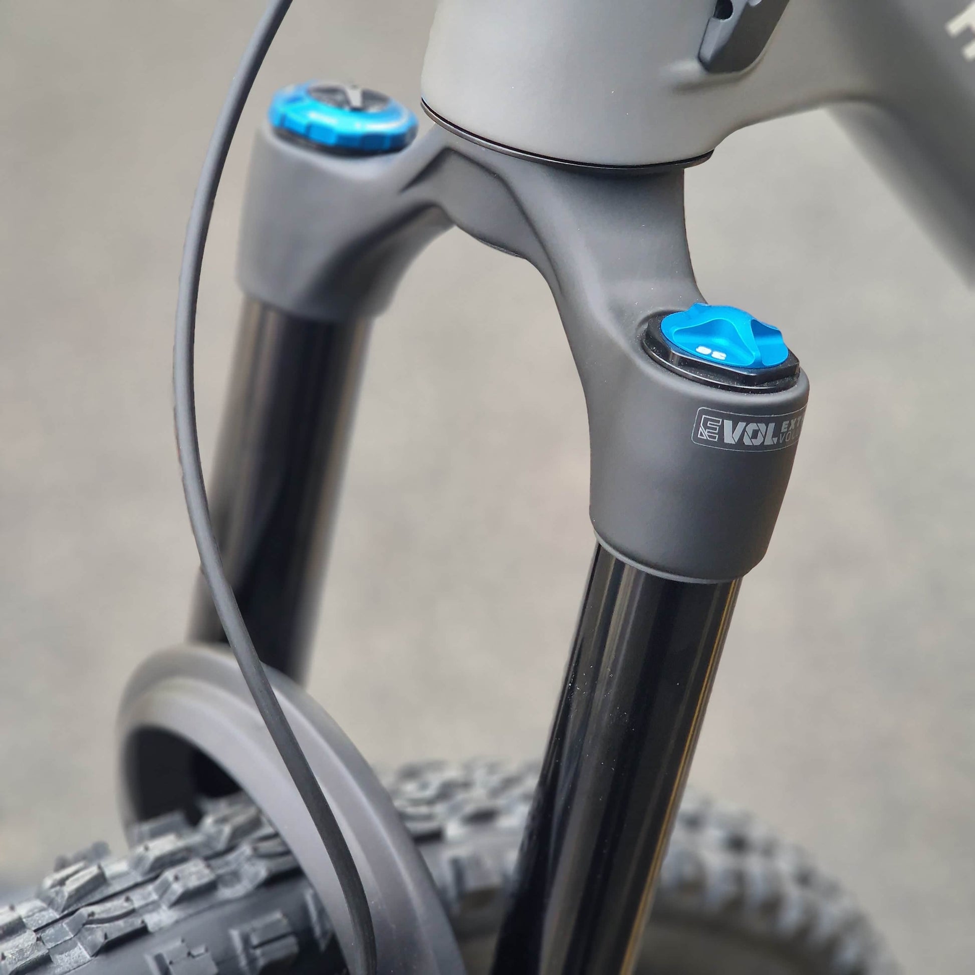 Scott Bikes Rocky Mountain Instinct Carbon 70 Mountain Bike Grey / Beige