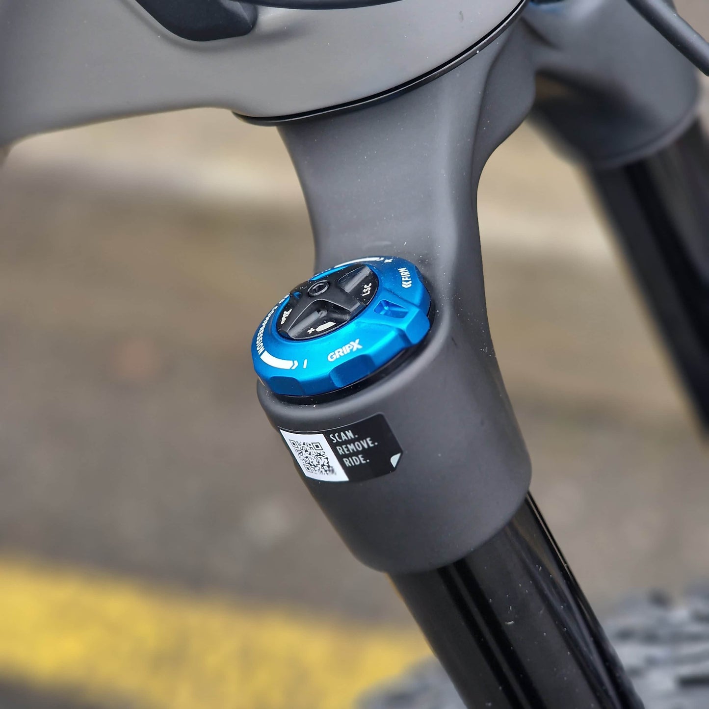 Scott Bikes Rocky Mountain Instinct Carbon 70 Mountain Bike Grey / Beige