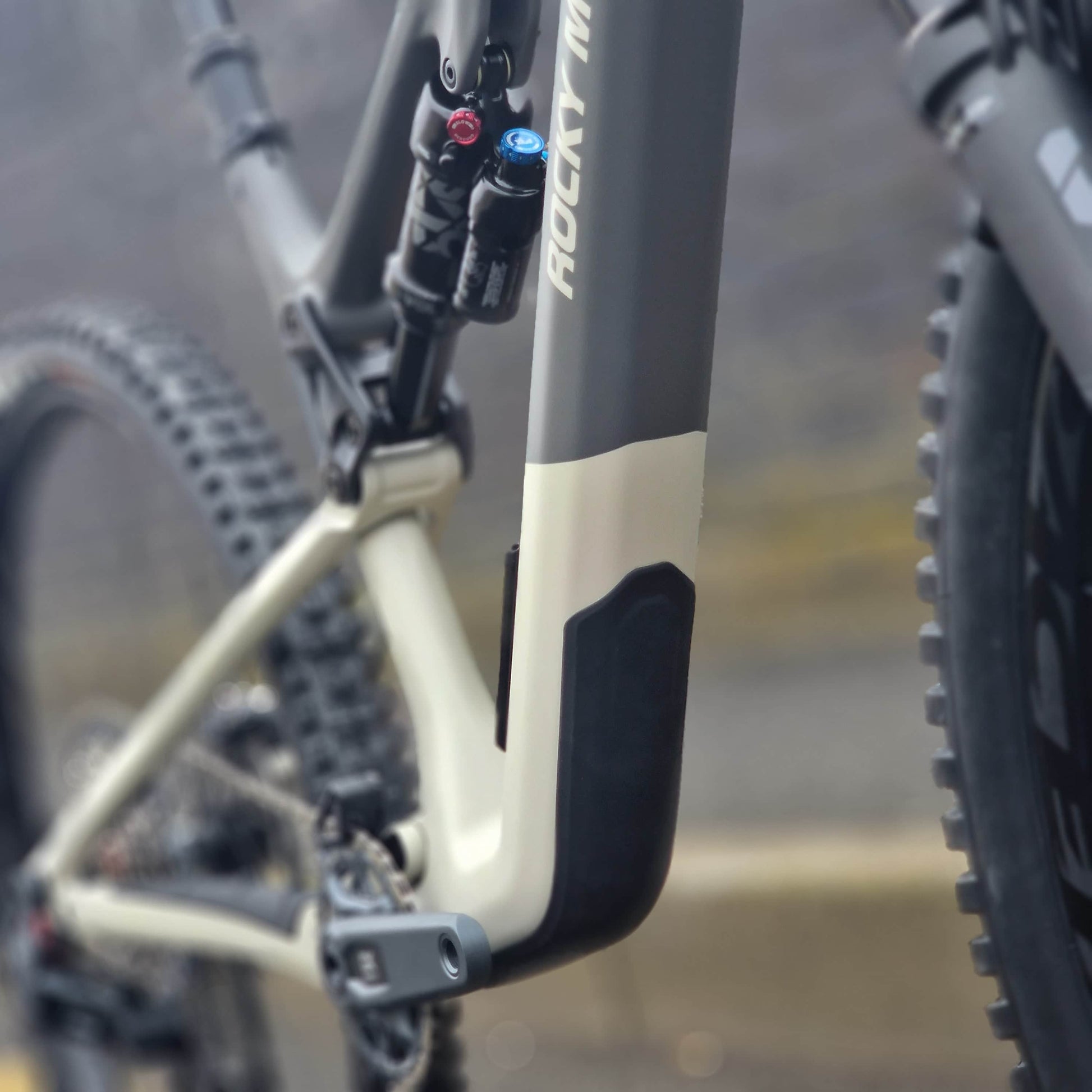 Scott Bikes Rocky Mountain Instinct Carbon 70 Mountain Bike Grey / Beige