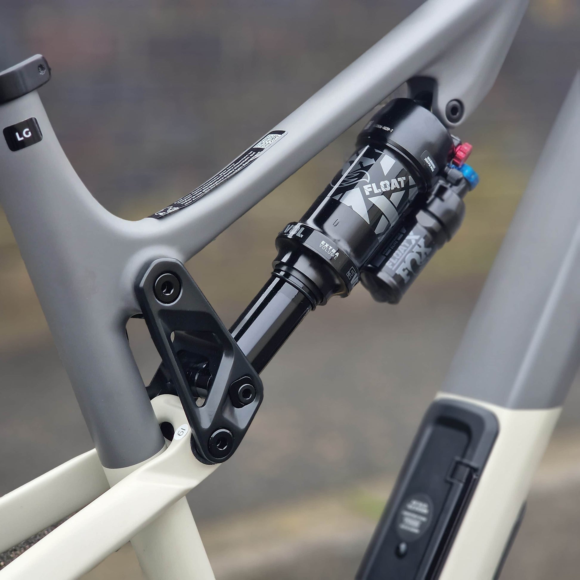 Scott Bikes Rocky Mountain Instinct Carbon 70 Mountain Bike Grey / Beige