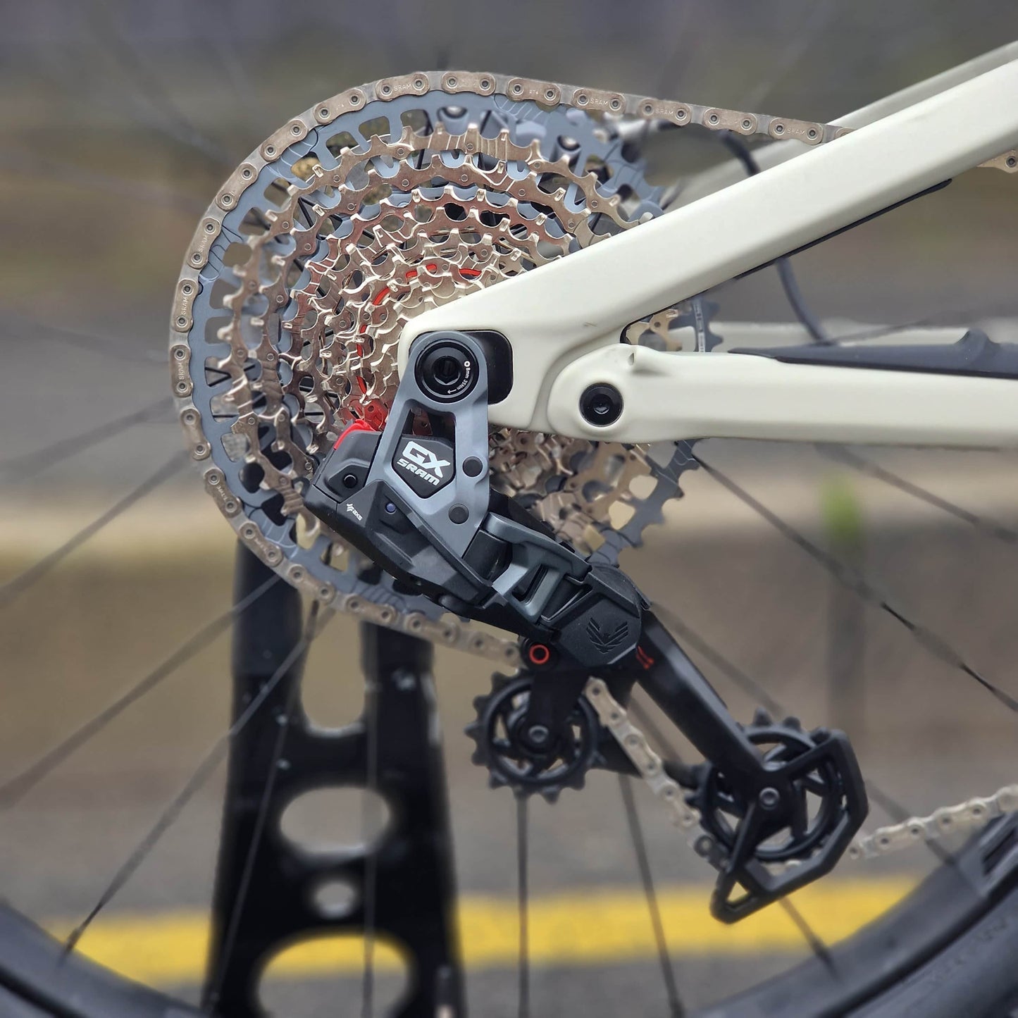 Scott Bikes Rocky Mountain Instinct Carbon 70 Mountain Bike Grey / Beige