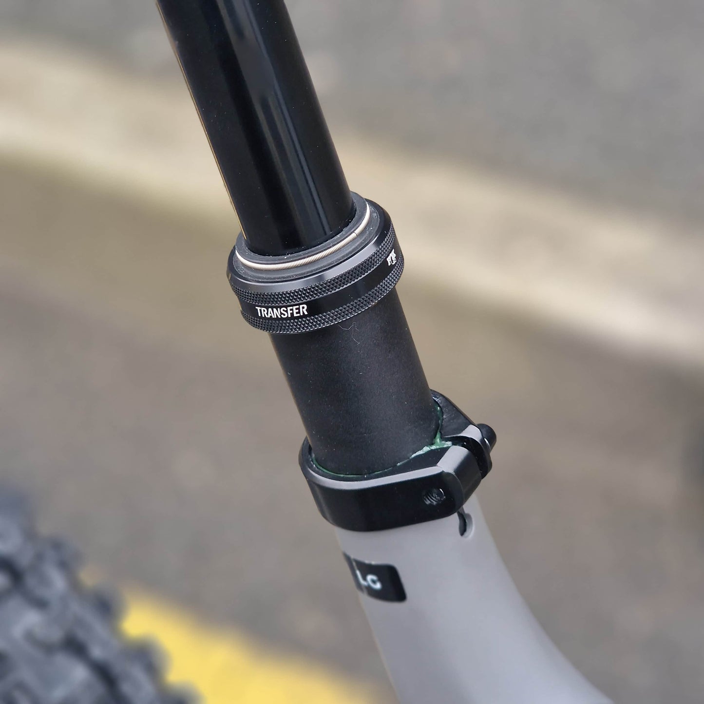 Scott Bikes Rocky Mountain Instinct Carbon 70 Mountain Bike Grey / Beige